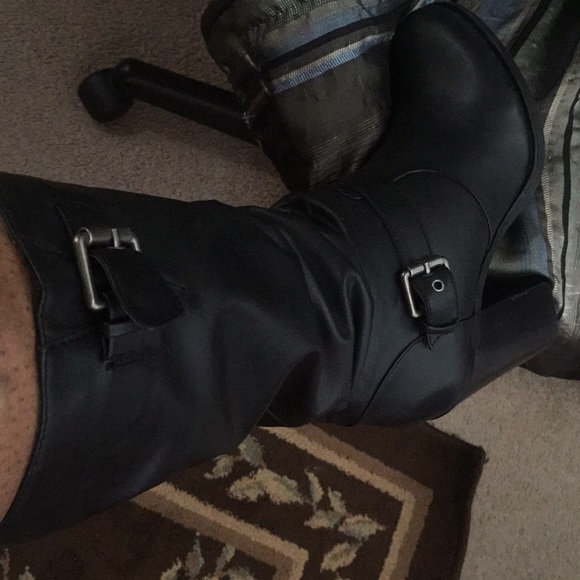 Jessicia Simpson cowboys riding Torta boots. - Picture 3 of 6